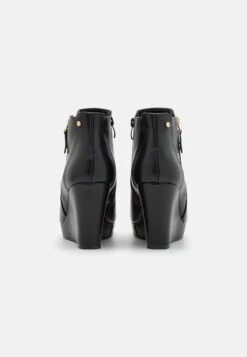 Bottines À Plateau - Black -Magasin De Sélection De Chaussures De Mode 12b59d70479c487180ae4db3cc2465a0