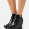 Bottines À Plateau - Black -Magasin De Sélection De Chaussures De Mode 748b917f48db49cc9e810b2767efa0d0