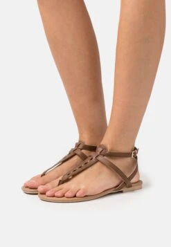 Anna Field Tongs - Cognac