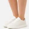 Baskets Basses - Off-White 2 Baskets Basses - Off-White -Magasin De Sélection De Chaussures De Mode 8b68bf586f1a40e183058872237ec298