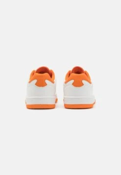 Baskets Basses - White/Orange 5 Baskets Basses - White/Orange -Magasin De Sélection De Chaussures De Mode b768a6b6e70c4437b497c334a5073b87
