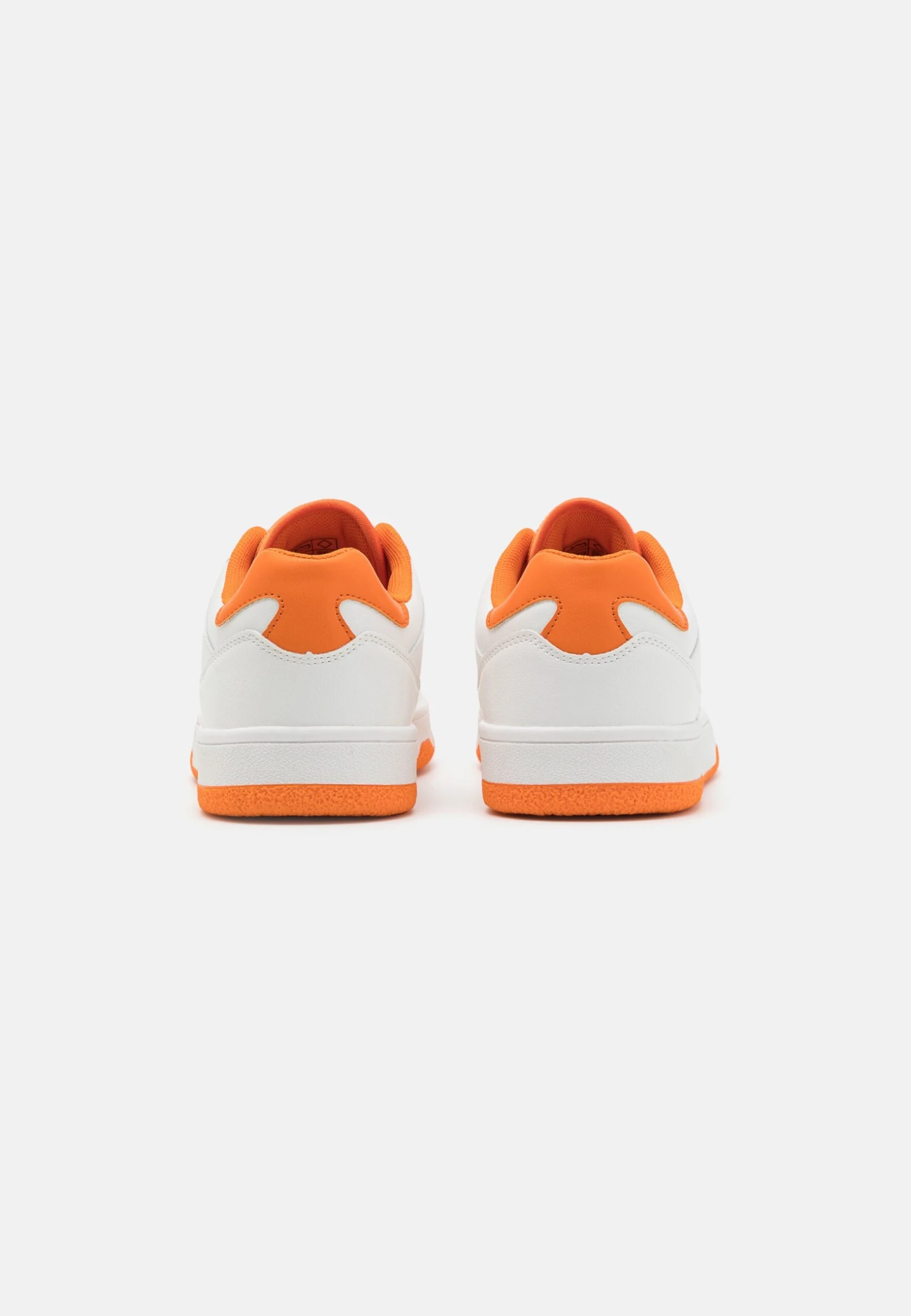 Baskets Basses - White/Orange Baskets Basses - White/Orange -Magasin De Sélection De Chaussures De Mode b768a6b6e70c4437b497c334a5073b87 scaled